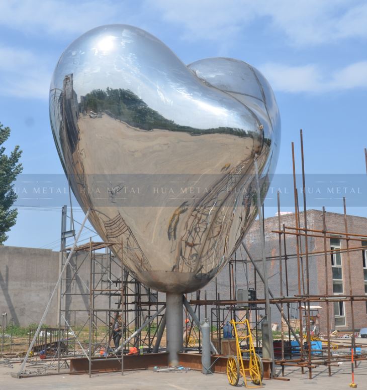 8-meters-mirror-polished-metal-sculpture-1