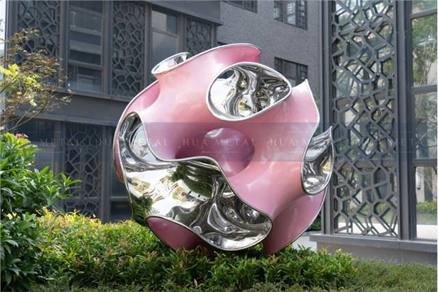 Escultura de bola de acero inoxidable pintada